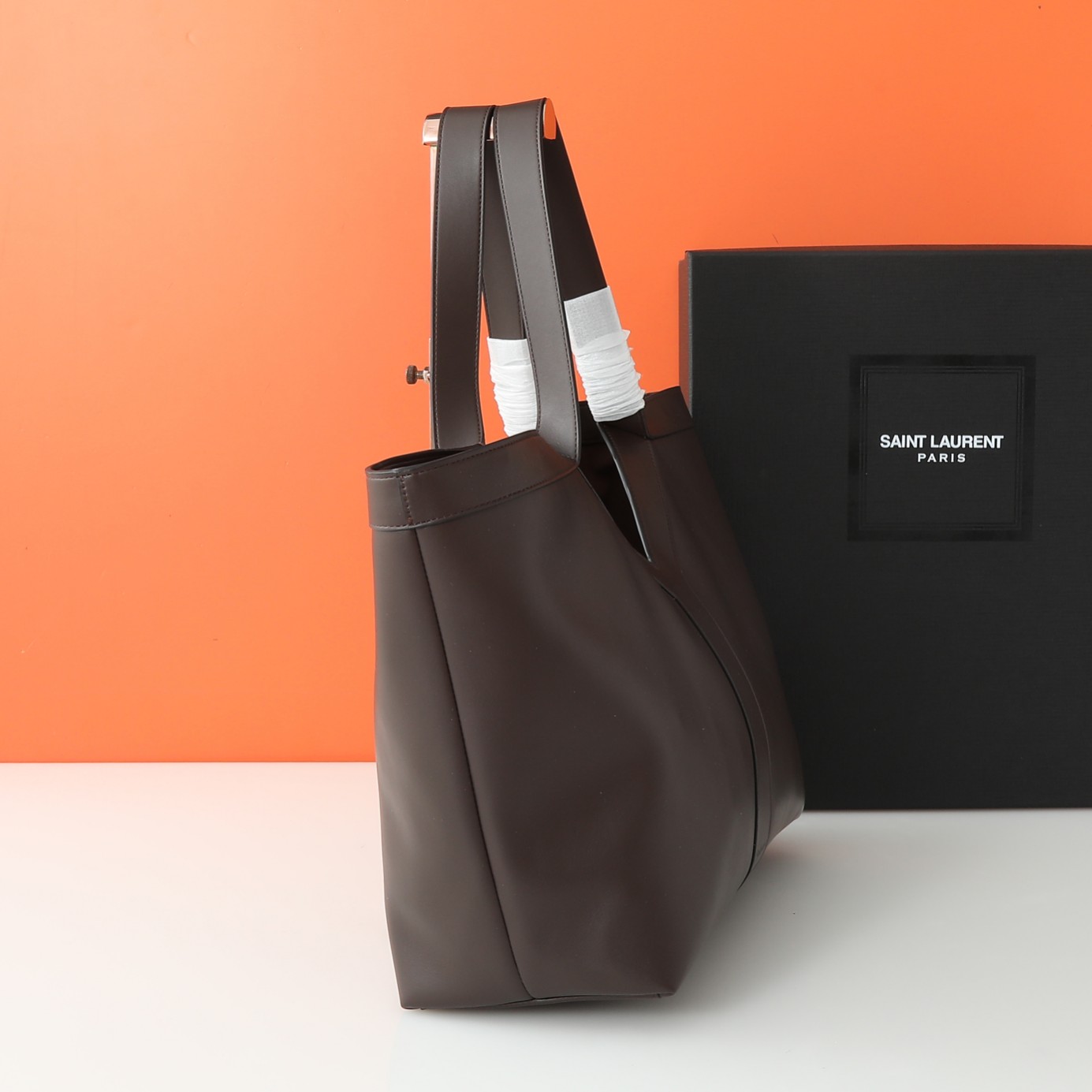 Luxury designer Bag Women's Fashion Bag black New Fine grain leather Tote Bag Y letter logo Lightweight capacity Large interior zipper bag Hook buckle open suede leather lining bronzed metal trim simplicity