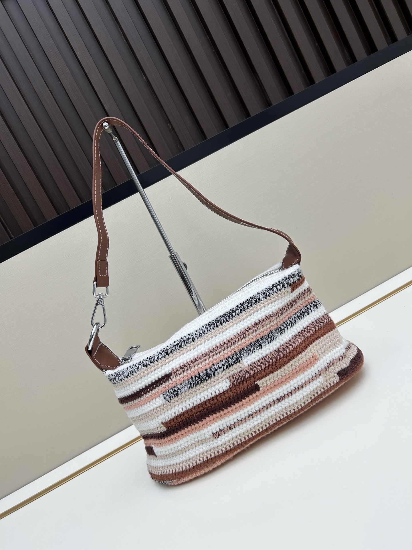 Luxury brand bag Women's fashion bag New dumpling bag simple and easy to match delicate and compact
