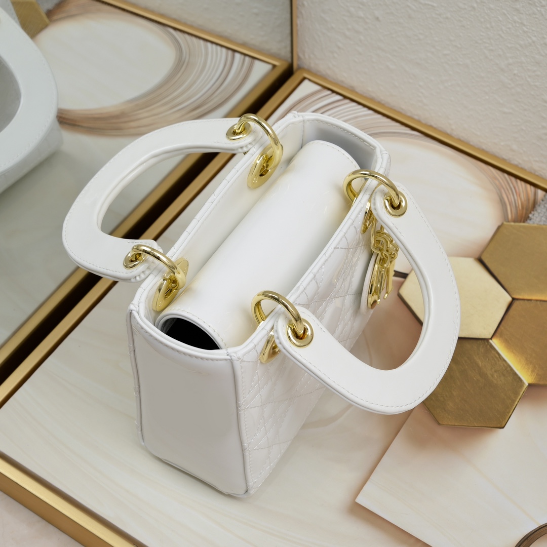 Luxury designer bag Women's fashion bag 2025 new Mini white Princess Diana patent leather high appearance level classic two shoulder straps replacement