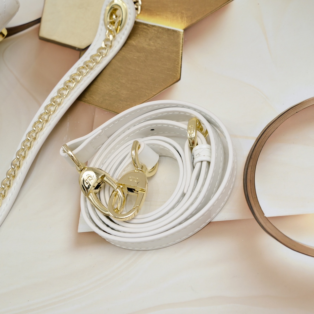 Luxury designer bag Women's fashion bag 2025 new Mini white Princess Diana patent leather high appearance level classic two shoulder straps replacement