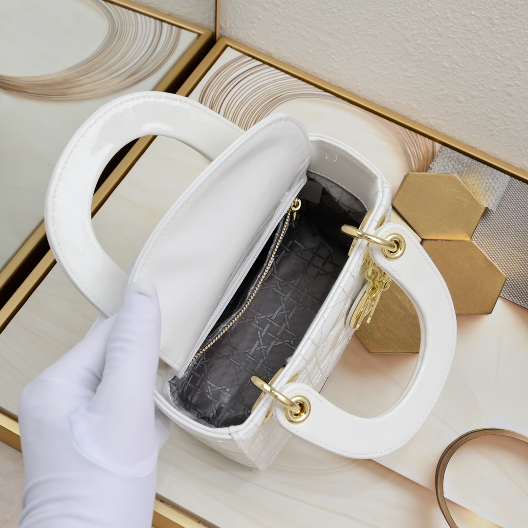 Luxury designer bag Women's fashion bag 2025 new Mini white Princess Diana patent leather high appearance level classic two shoulder straps replacement