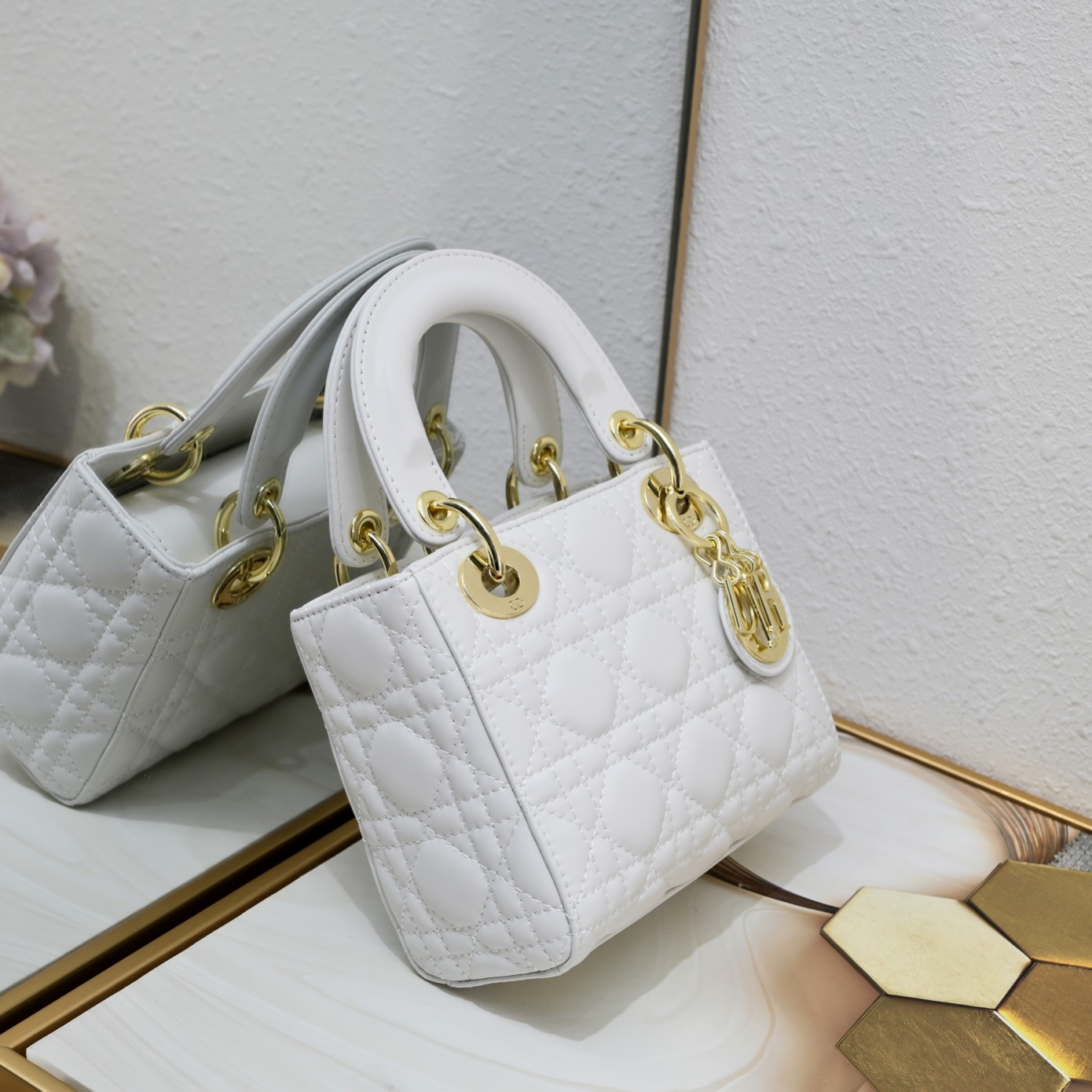 Luxury Designer Bag Women's Fashion Bag Gold Buckle 3 platettes White Banquet Event Sheepskin with temperament Soft and full patent leather foreign style Scratch resistant comfortable Two shoulder straps alternate use