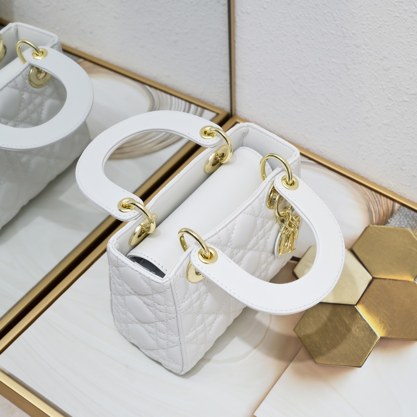 Luxury Designer Bag Women's Fashion Bag Gold Buckle 3 platettes White Banquet Event Sheepskin with temperament Soft and full patent leather foreign style Scratch resistant comfortable Two shoulder straps alternate use