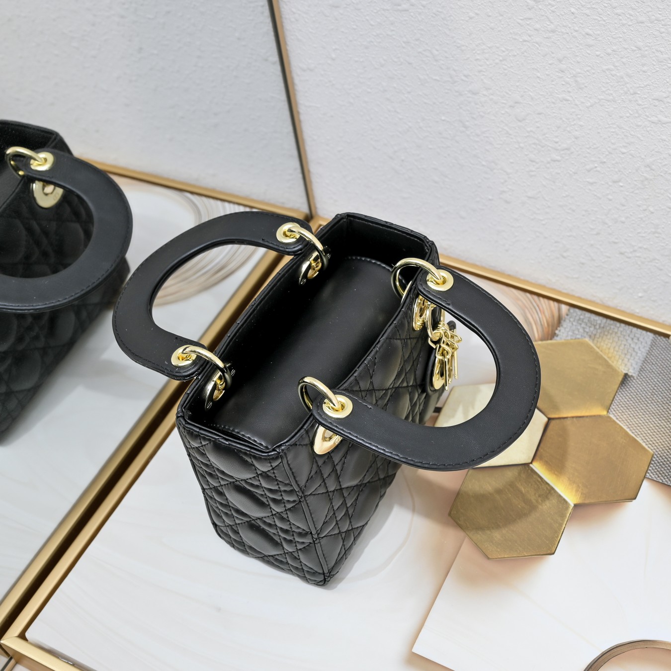 Luxury Designer Bag Women's Fashion Bag Gold Buckle 3 platettes Black Banquet Event Sheepskin with temperament Soft and full patent leather foreign style Scratch resistant comfortable Two shoulder straps alternate use