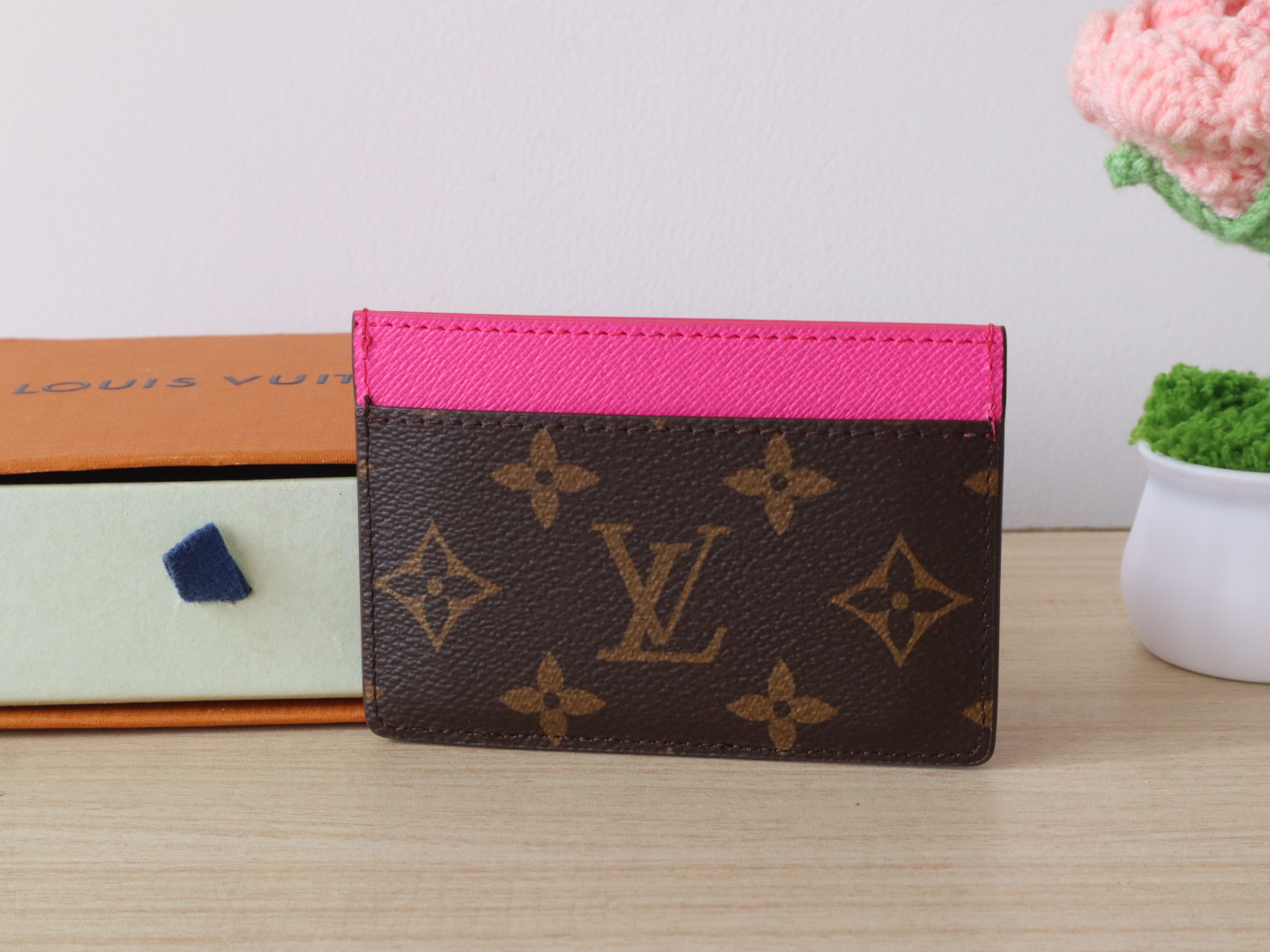 Luxury designer women fashion card holder Bright Panda pattern coated canvas fashion chic multiple layers can be placed business cards receipts and other daily necessities