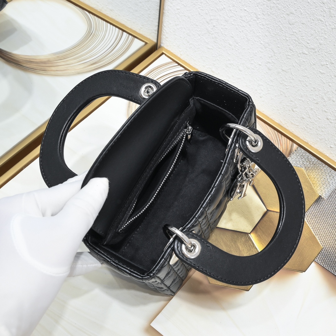 Luxury Designer Bag Women's Fashion Bag Silver Buckle 3 panels Black Banquet Event Sheepskin with temperament Soft and full patent leather foreign style Scratch resistant comfortable Two shoulder straps alternate use