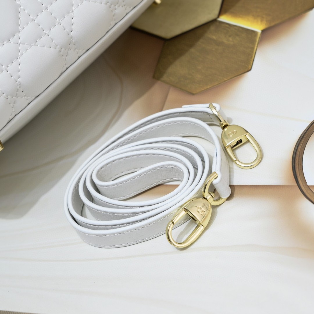 Luxury Designer Bag Women's Fashion bag white Five check sheepskin shoulder bag Classic single shoulder crossbody detachable leather strap feel soft ultra-delicate fashion simple design