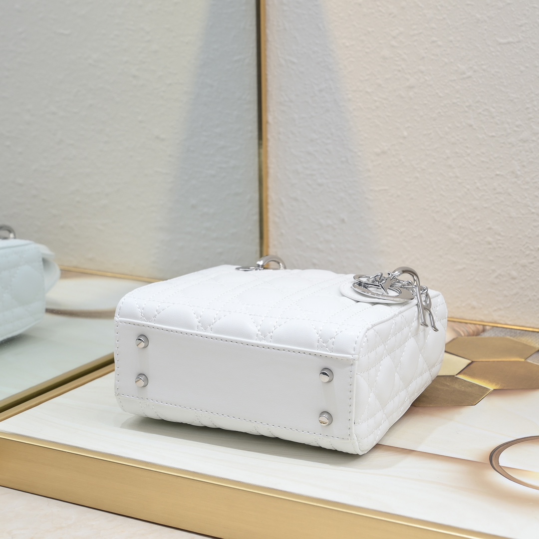 Luxury Designer Bag Women's Fashion Bag Silver Buckle 3 panels White Banquet Event Sheepskin with temperament Soft and full patent leather foreign style Scratch resistant comfortable Two shoulder straps alternate use