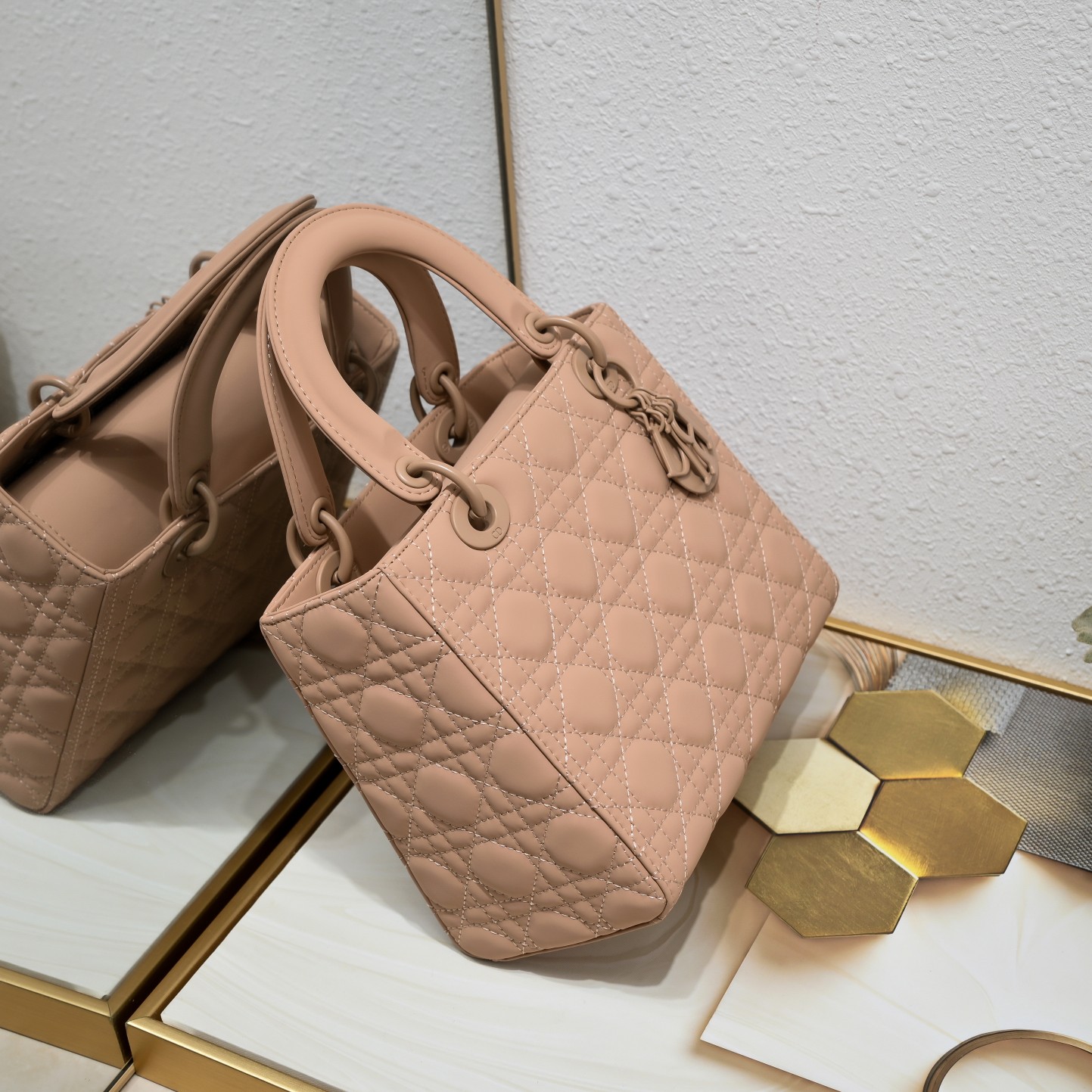 Luxury Designer Bag Women's Fashion Bag Lady Diana Bag Apricot five-panel frosted hardware chain portable calfskin leather is versatile and magnificent