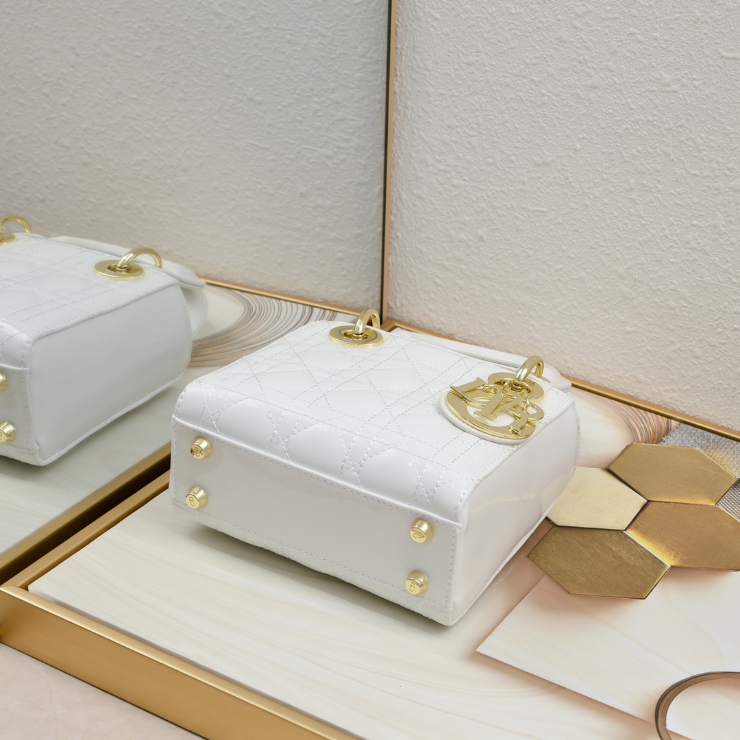 Luxury designer bag Women's fashion bag 2025 new Mini white Princess Diana patent leather high appearance level classic two shoulder straps replacement