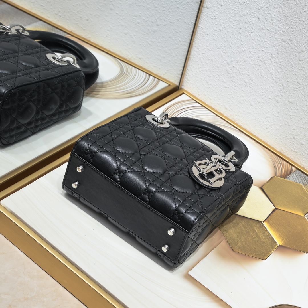 Luxury Designer Bag Women's Fashion Bag Silver Buckle 3 panels Black Banquet Event Sheepskin with temperament Soft and full patent leather foreign style Scratch resistant comfortable Two shoulder straps alternate use