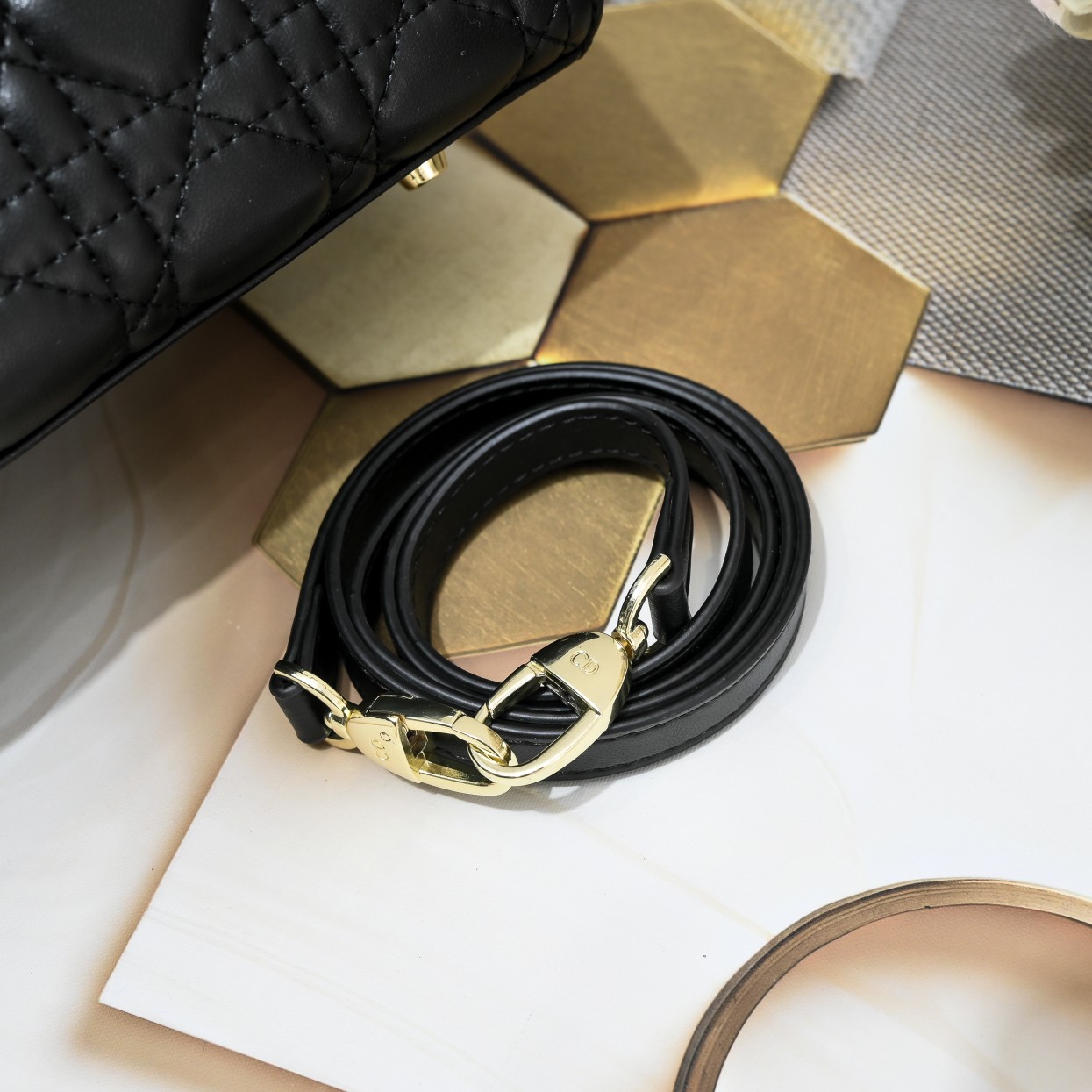 Luxury Designer Bag Women's Fashion bag black Five check sheepskin shoulder bag Classic single shoulder crossbody detachable leather strap feel soft ultra-delicate fashion simple design