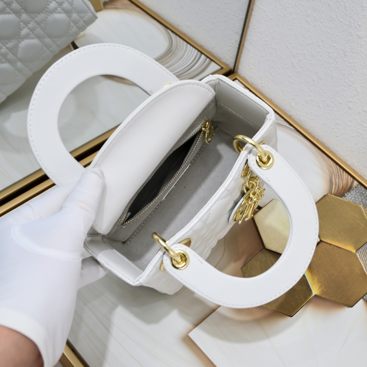 Luxury Designer Bag Women's Fashion Bag Gold Buckle 3 platettes White Banquet Event Sheepskin with temperament Soft and full patent leather foreign style Scratch resistant comfortable Two shoulder straps alternate use