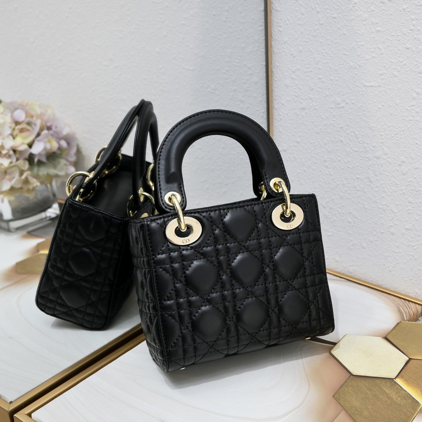 Luxury Designer Bag Women's Fashion Bag Gold Buckle 3 platettes Black Banquet Event Sheepskin with temperament Soft and full patent leather foreign style Scratch resistant comfortable Two shoulder straps alternate use