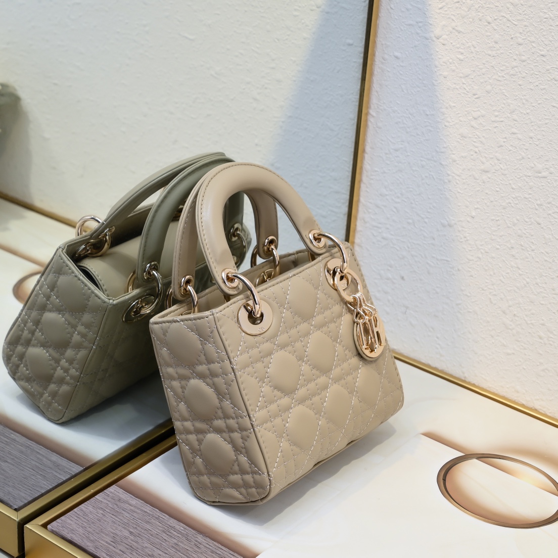 Luxury Designer Bag Women's Fashion Bag Gold Buckle 3 panels for banquet Events Sheepskin shows temperament Soft and full patent leather foreign style Scratch resistant comfortable Two shoulder straps alternate use