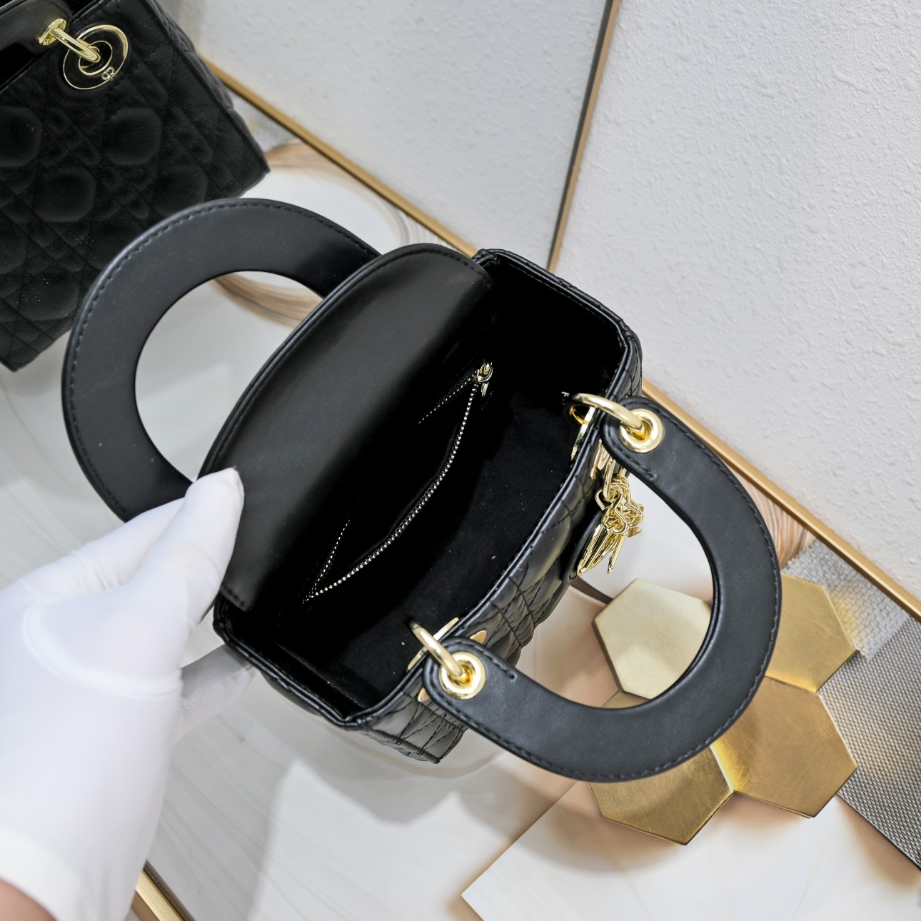 Luxury Designer Bag Women's Fashion Bag Gold Buckle 3 platettes Black Banquet Event Sheepskin with temperament Soft and full patent leather foreign style Scratch resistant comfortable Two shoulder straps alternate use