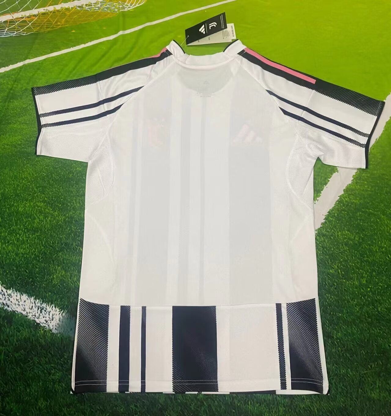 25-26 Juventus Home jeysey 1:1 Thai Quality Football Shirt