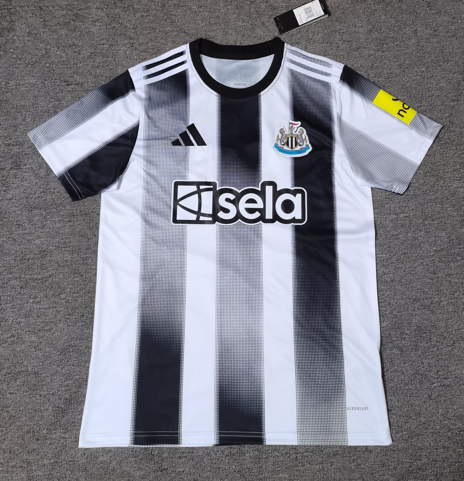 25-26 Newcastle United Home Jersey 1:1 Thai Quality Football Shirt