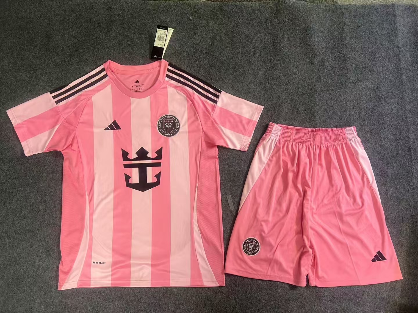 25-26 Inter Miami Home Suit  1:1 Thai Quality Football Kit and Socks