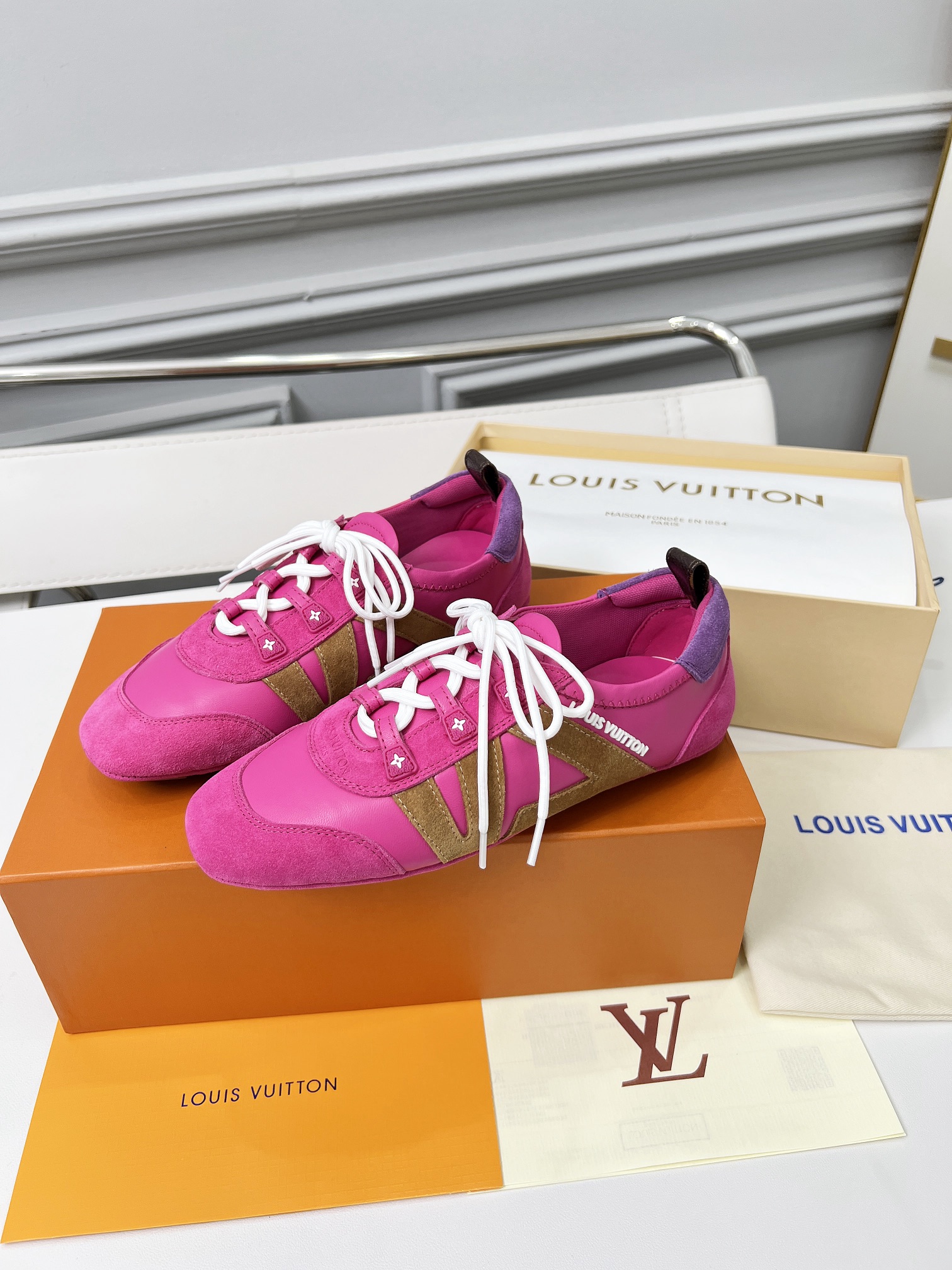 Women designer Ballet-style sports canvas shoes Lightweight Exquisite Craftsmanship Flexible outsole Technological silk satin