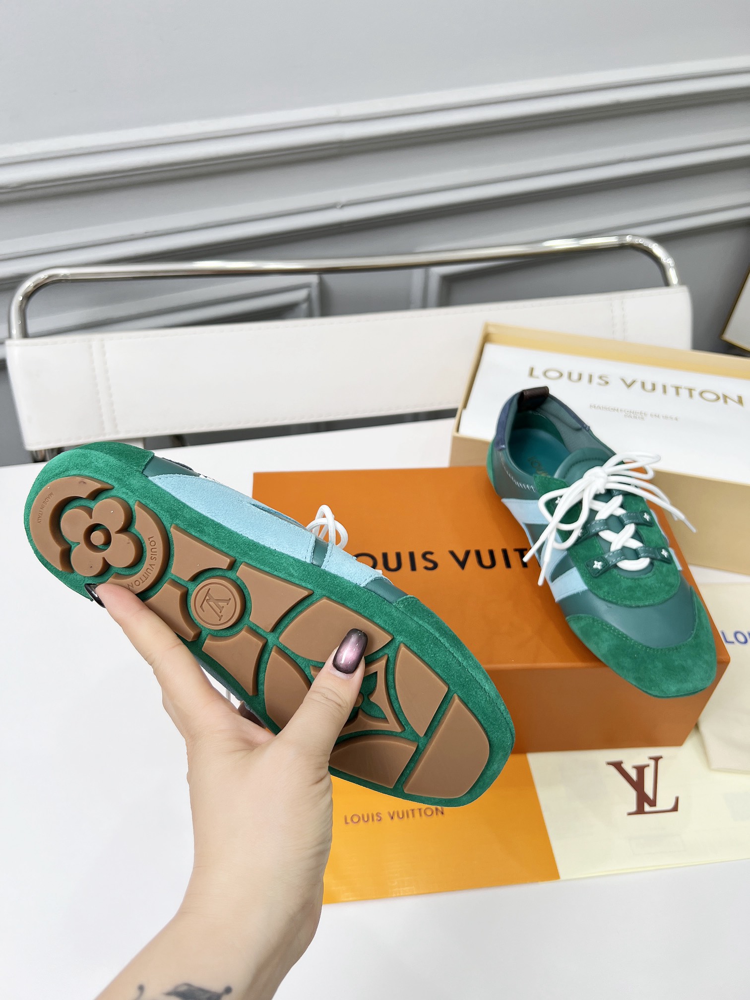 Women designer Ballet-style sports canvas shoes Lightweight Exquisite Craftsmanship Flexible outsole Technological silk satin