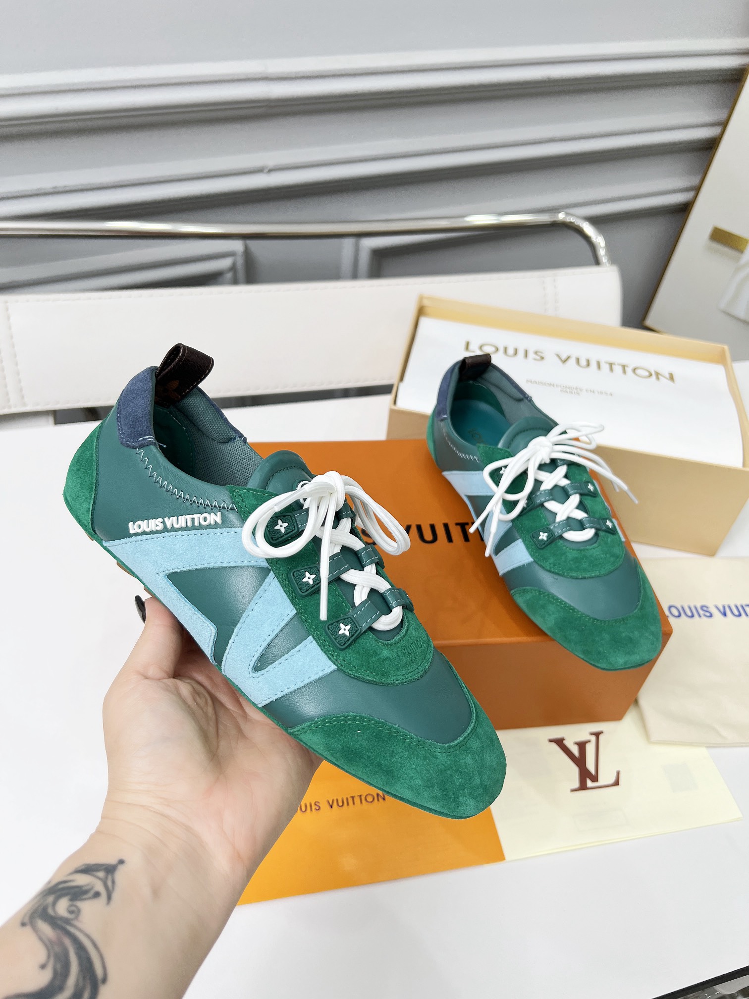 Women designer Ballet-style sports canvas shoes Lightweight Exquisite Craftsmanship Flexible outsole Technological silk satin