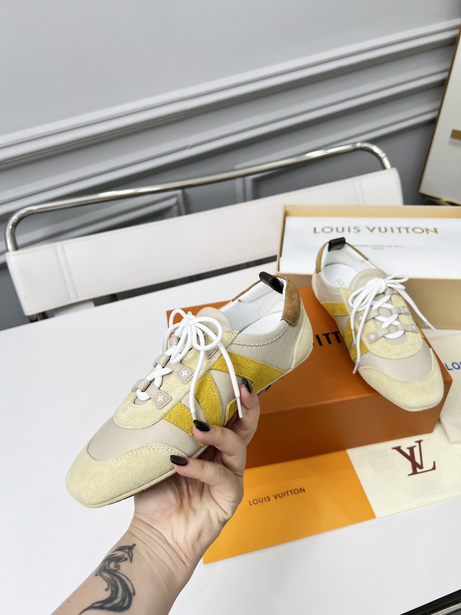 Women designer Ballet-style sports canvas casual shoes Lightweight Exquisite Craftsmanship Flexible outsole Technological silk satin