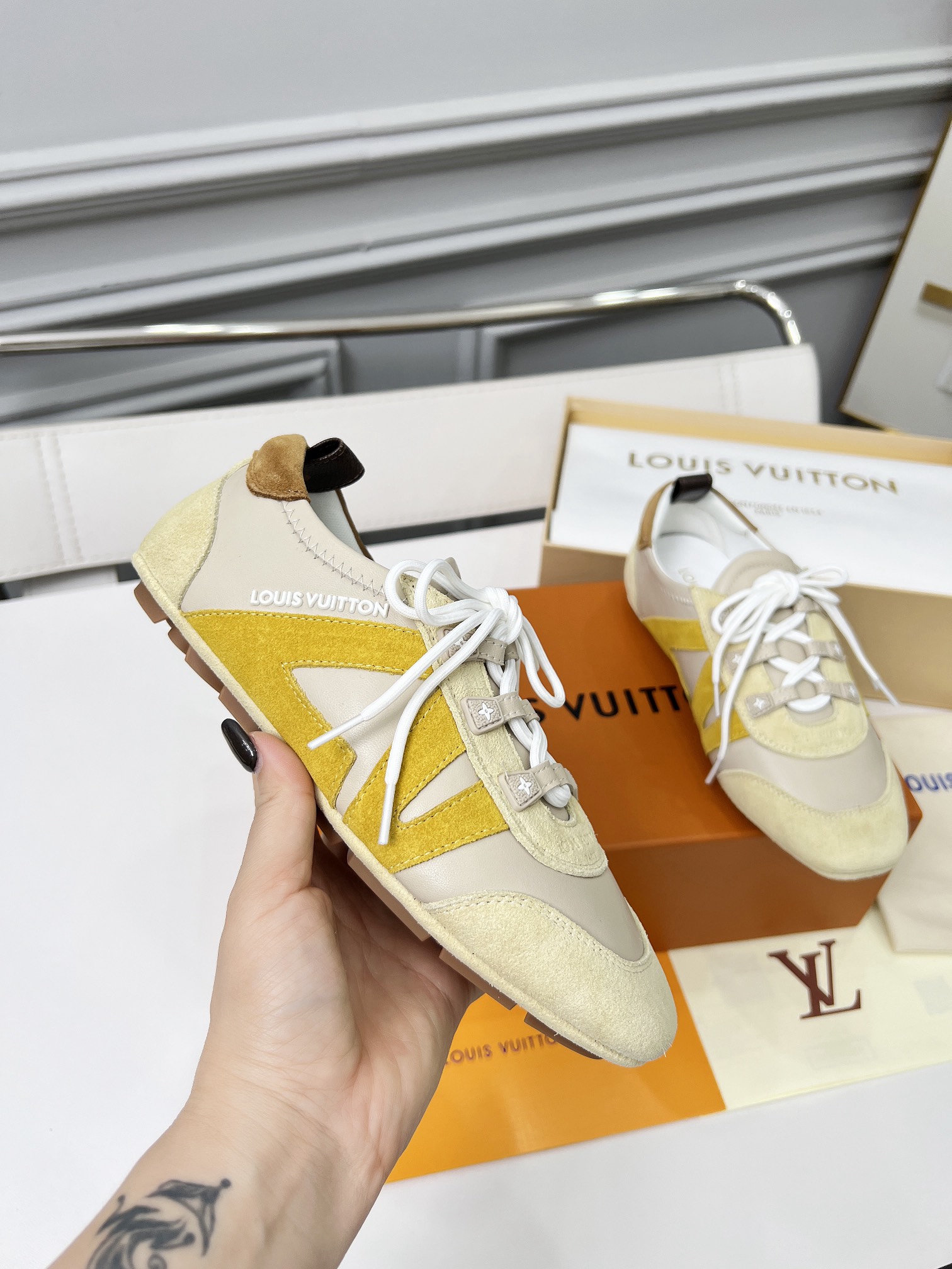 Women designer Ballet-style sports canvas casual shoes Lightweight Exquisite Craftsmanship Flexible outsole Technological silk satin