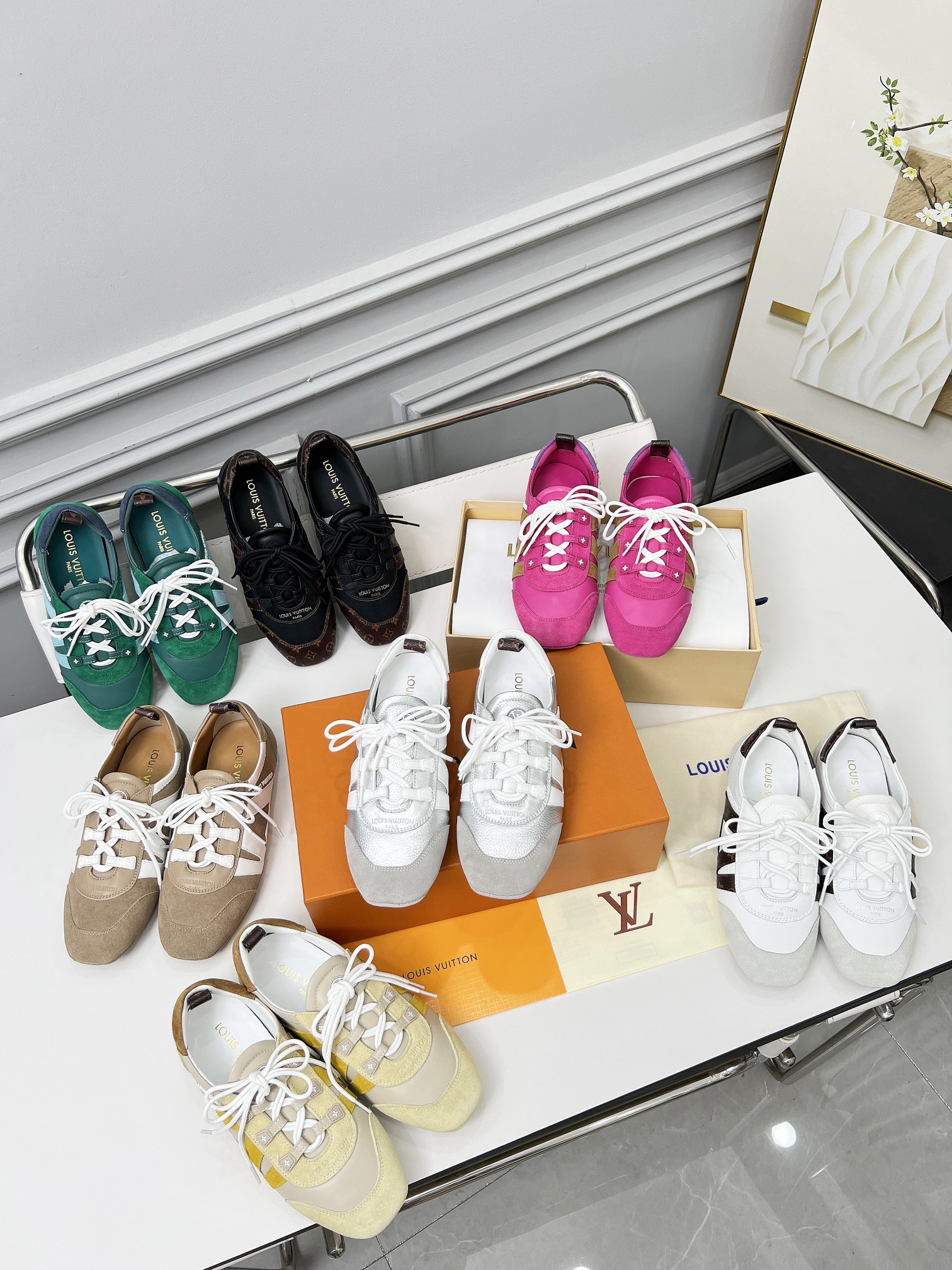 Women designer Ballet-style sports canvas shoes Lightweight Exquisite Craftsmanship Flexible outsole Technological silk satin