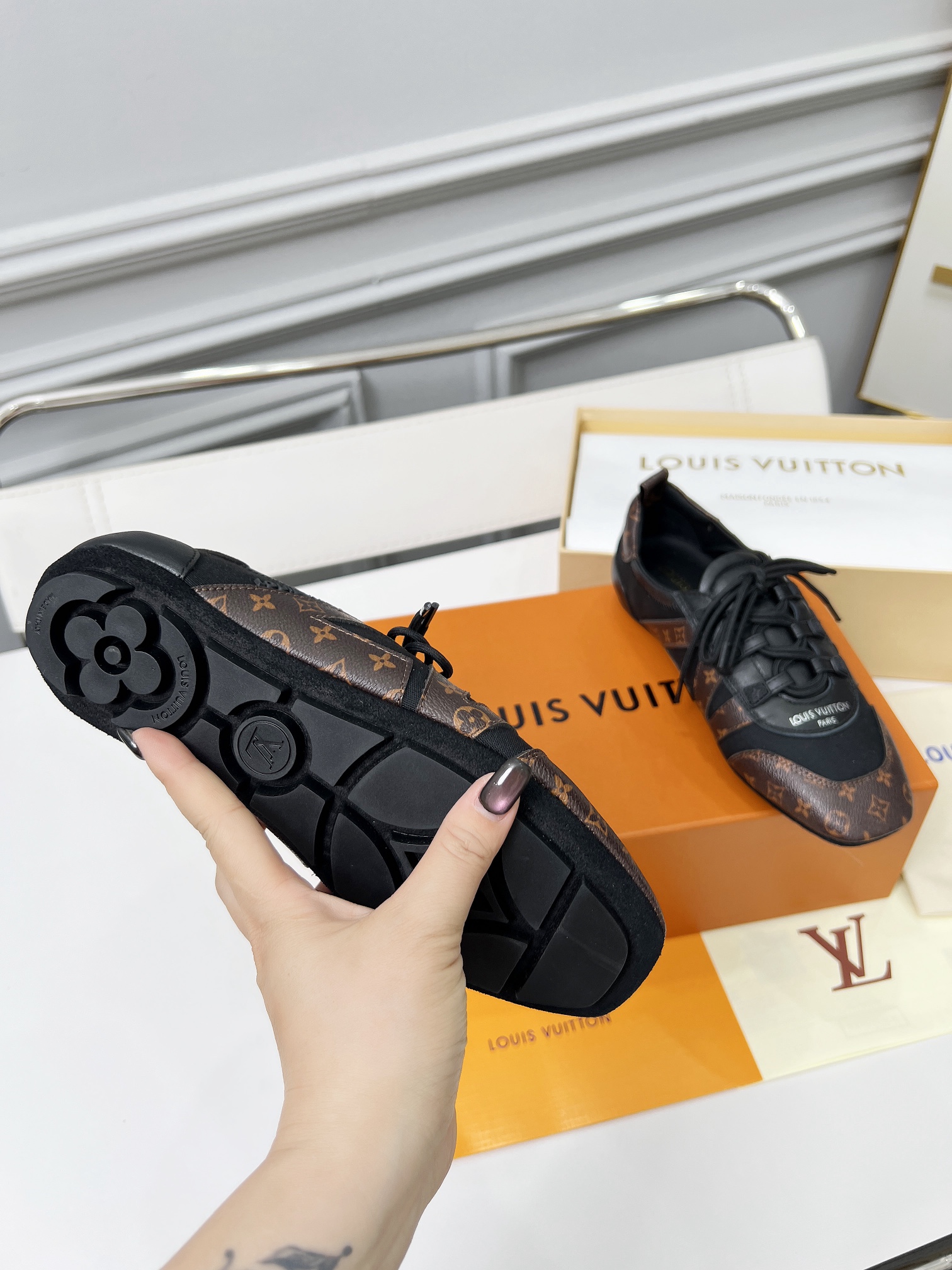 Women designer Ballet-style sports canvas shoes Lightweight Exquisite Craftsmanship Flexible outsole Technological silk satin