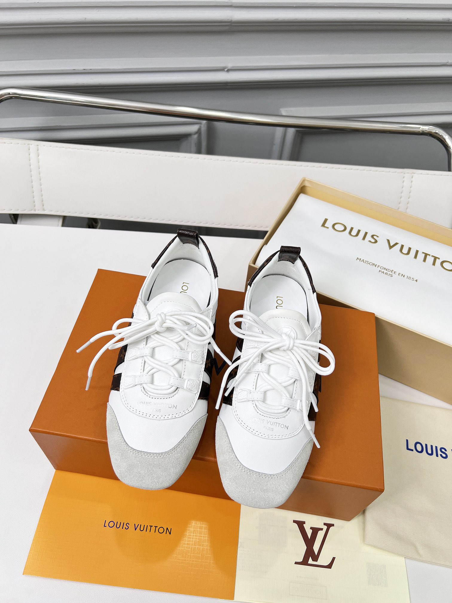 Women designer Ballet-style sports canvas casual shoes Lightweight Exquisite Craftsmanship Flexible outsole Technological silk satin