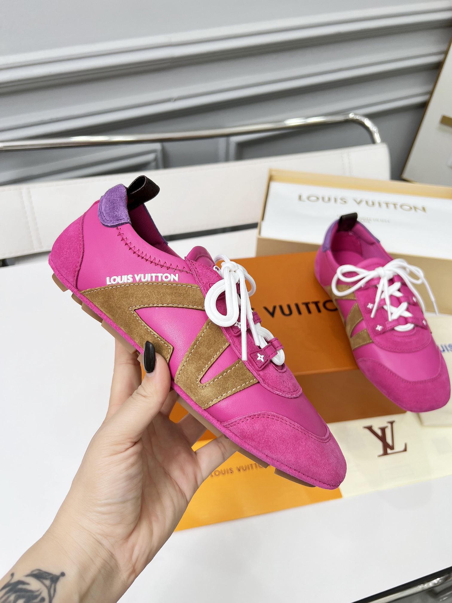 Women designer Ballet-style sports canvas shoes Lightweight Exquisite Craftsmanship Flexible outsole Technological silk satin