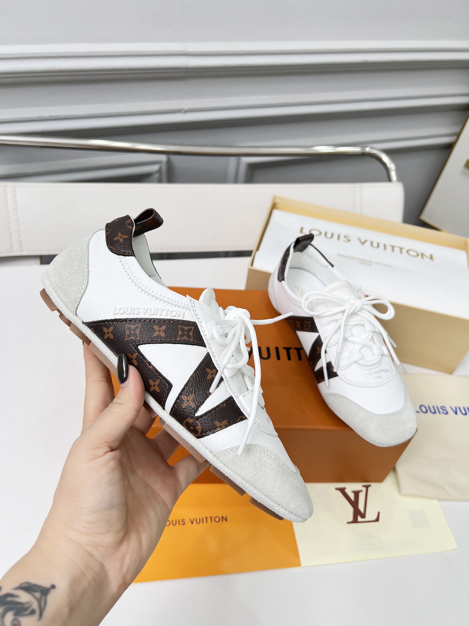 Women designer Ballet-style sports canvas casual shoes Lightweight Exquisite Craftsmanship Flexible outsole Technological silk satin