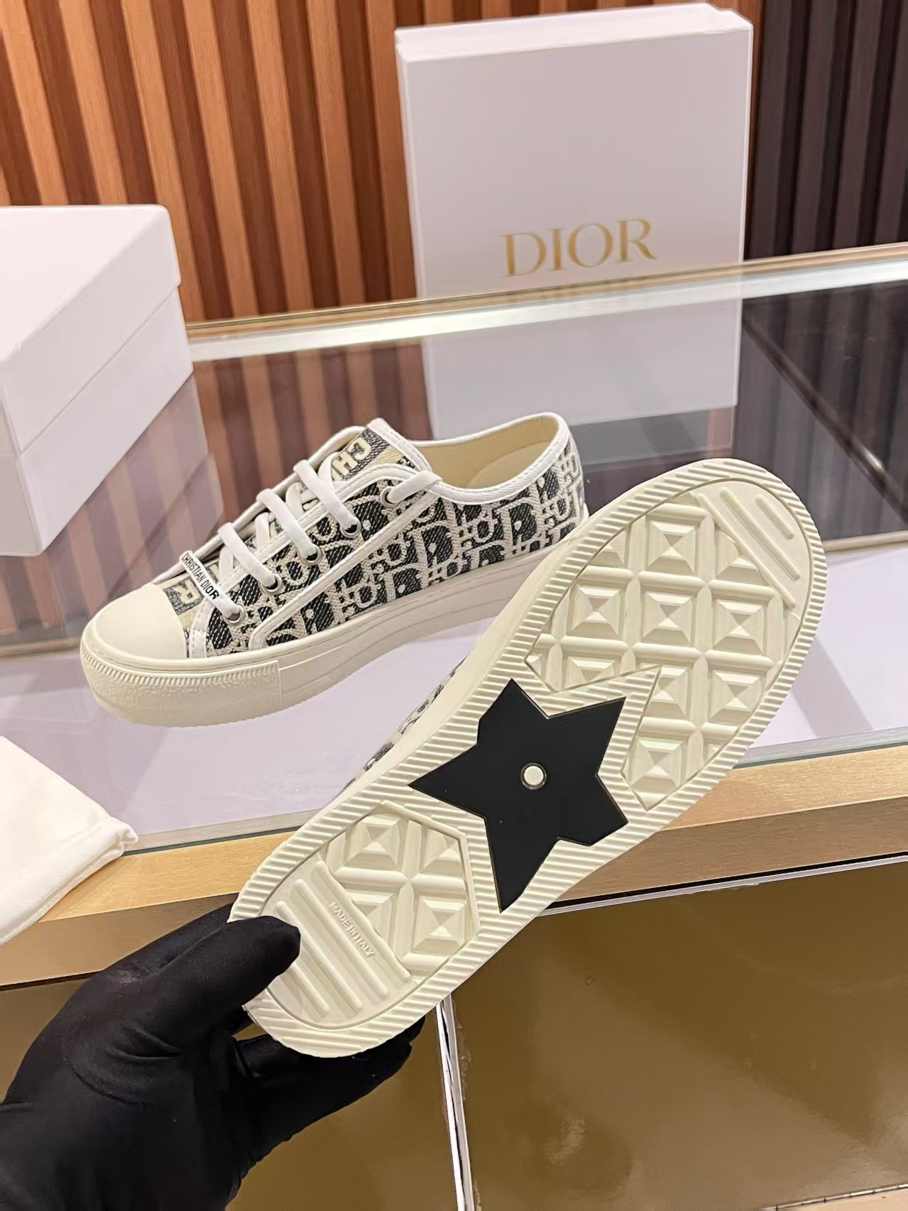 Women designer Ballet-style sports canvas shoes New style Embroidery Helper Casual shoes Inner sheepskin Stand on your feet Silk cowhide