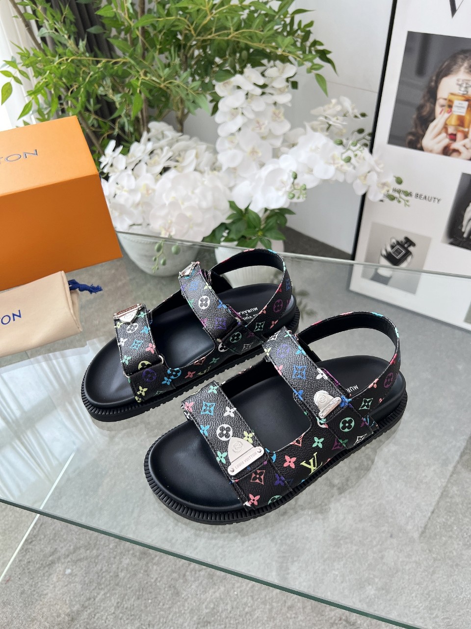 Women designer slipper slides sandal summer sandals shoes New style Flat shoes Imported embossed fabric Inner sheepskin Exquisite original version