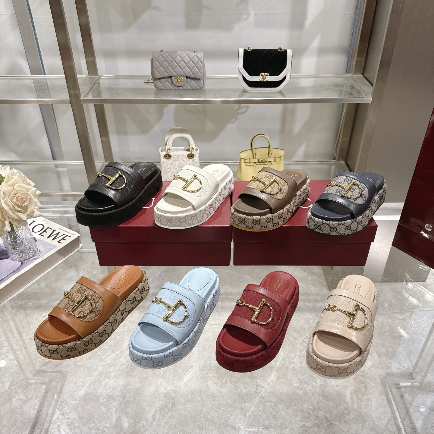 Women designer slipper slides sandal summer sandals shoes New style Thick-soled flip-flops Details of the horsehead buckle High-quality leather Inside the sheepskin Golden hardware Spurs Rubber outsole