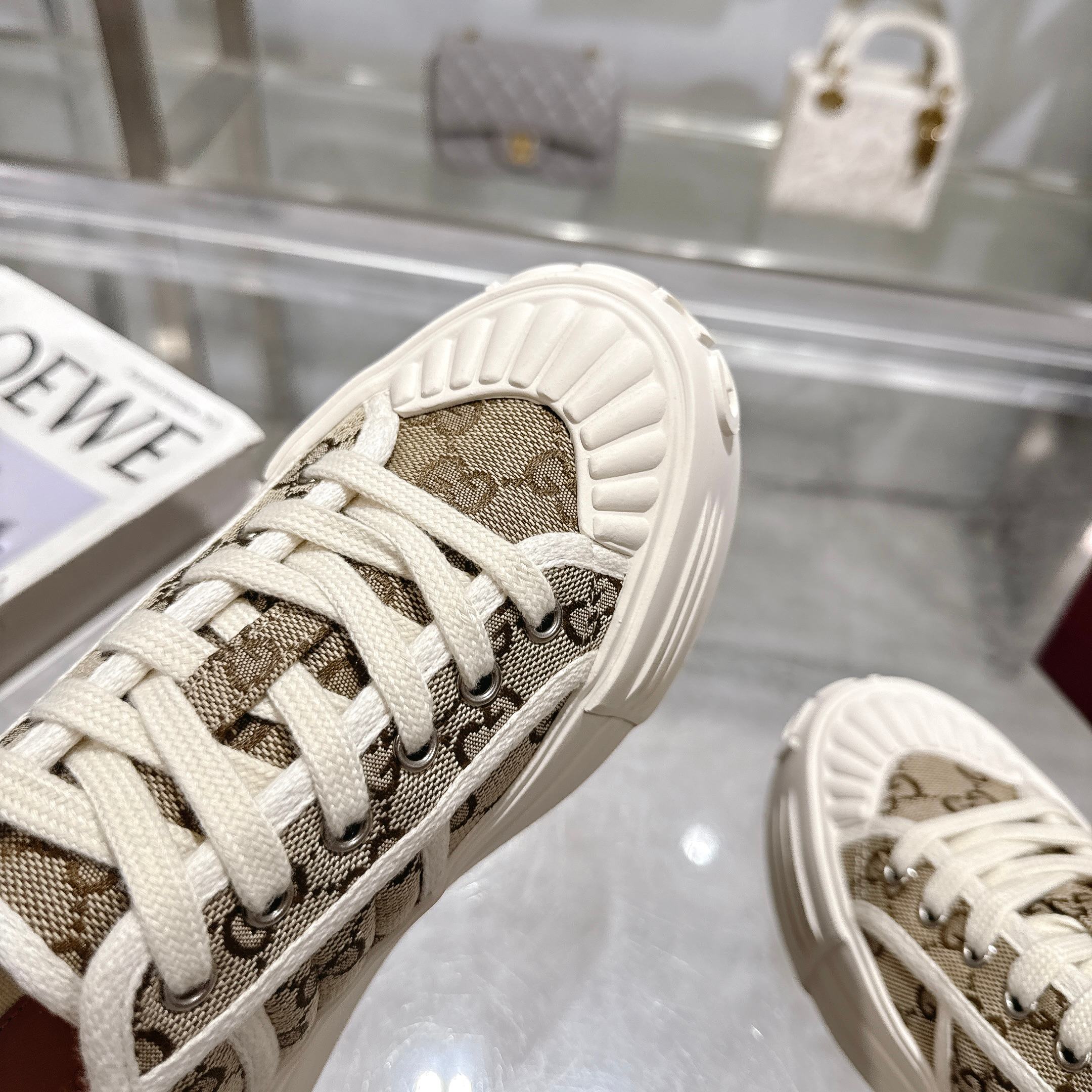 Women designer Canvas shoes Lactation Casual shoes Thick-base printing Rubber sole Bright and comfortable Original 1:1