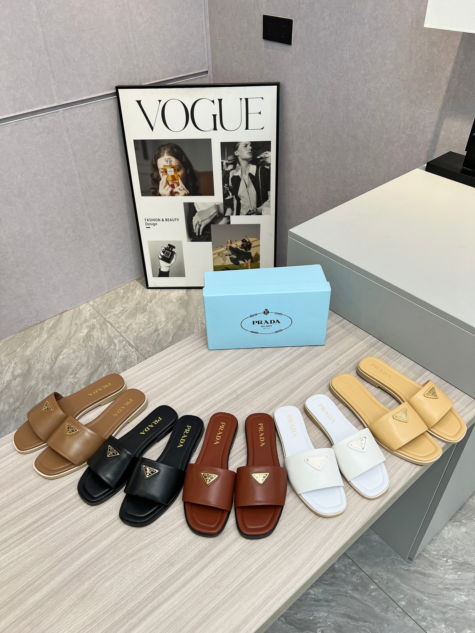 Women designer slipper slides sandal summer sandals shoes New style Genuine leather Flip-flops Flat bottom Smooth version