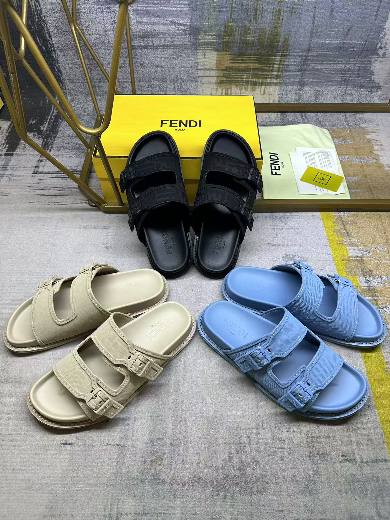 Women designer slipper slides sandal summer sandals shoes The latest bestseller Double-strap flat slippers Dual-functional buckle Blue suede material It is decorated with hot-stamped FF patterns Same-color paint surface Metal fasteners Match the outs