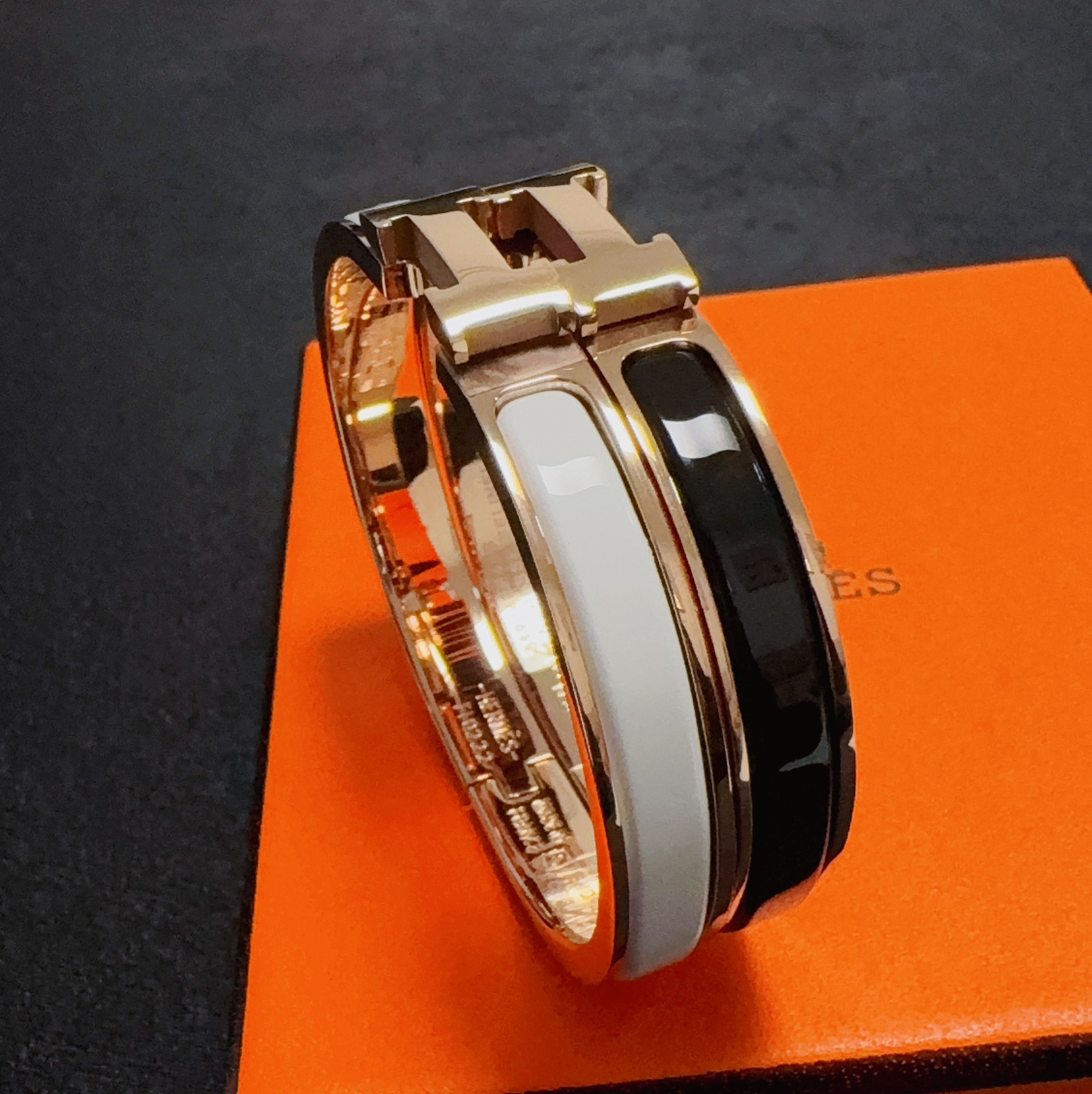Luxurys Designers Bracelet Rose gold High version Black and white Enamel medium size Versatile High quality