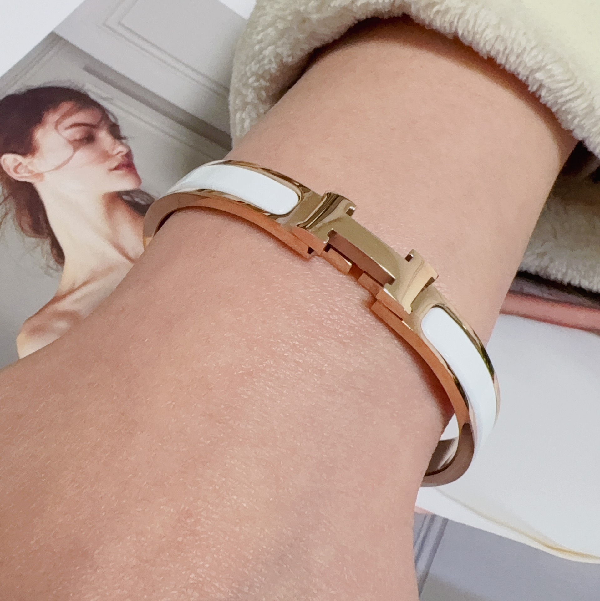 Luxurys Designers Bracelet Rose gold High version Black and white Enamel medium size Versatile High quality