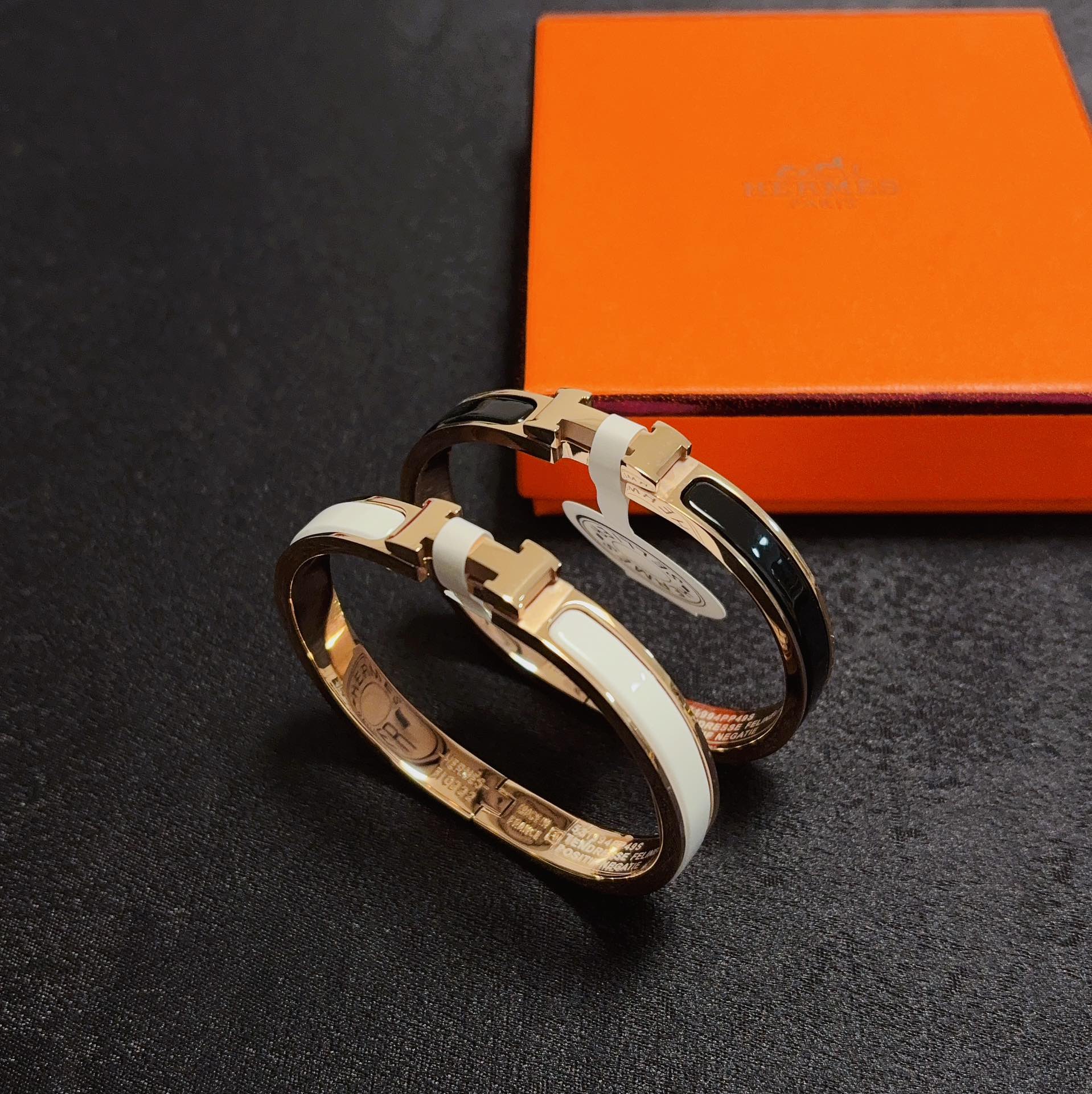 Luxurys Designers Bracelet Rose gold High version Black and white Enamel medium size Versatile High quality