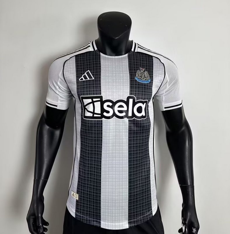 25-26 Newcastle home player version jersey 1:1 Thai Quality Football Shirt