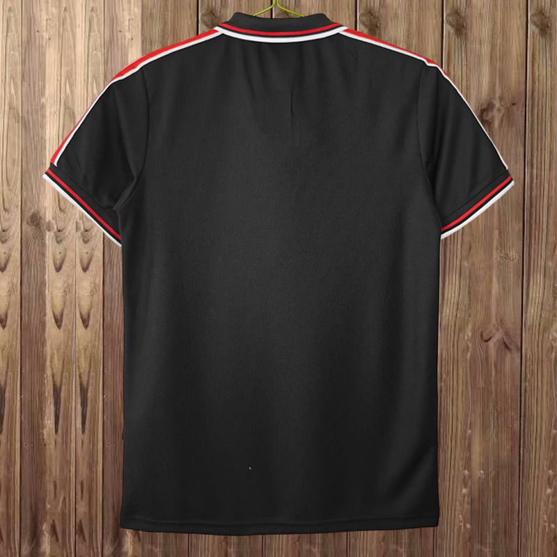 Retro 1998-1999 MANU Black