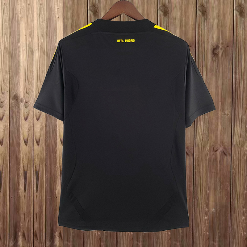 Retro 2011-2012 Real Madrid Goalkeeper