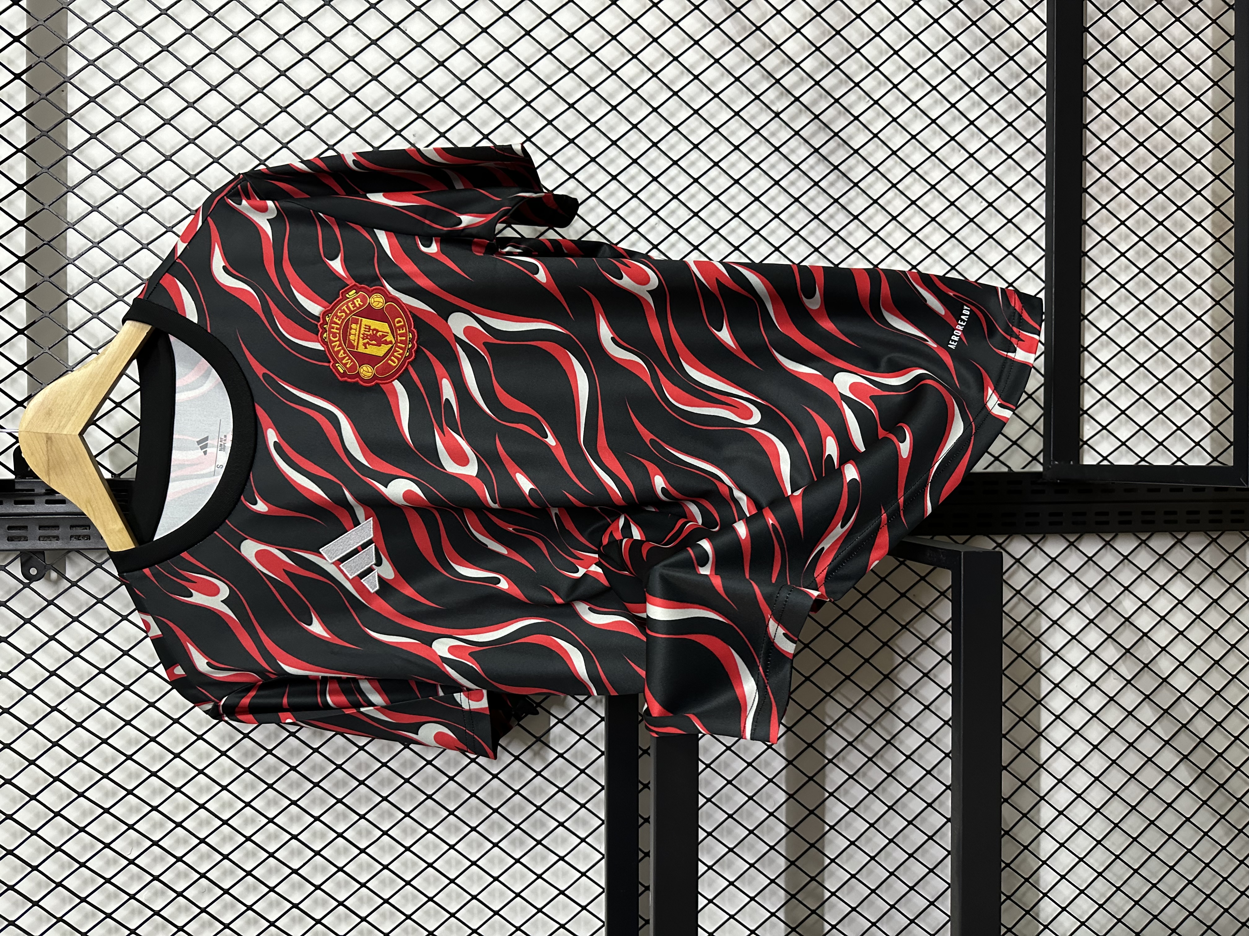25-26 MNU red and black training jersey 1:1 Thai Quality Football Shirt
