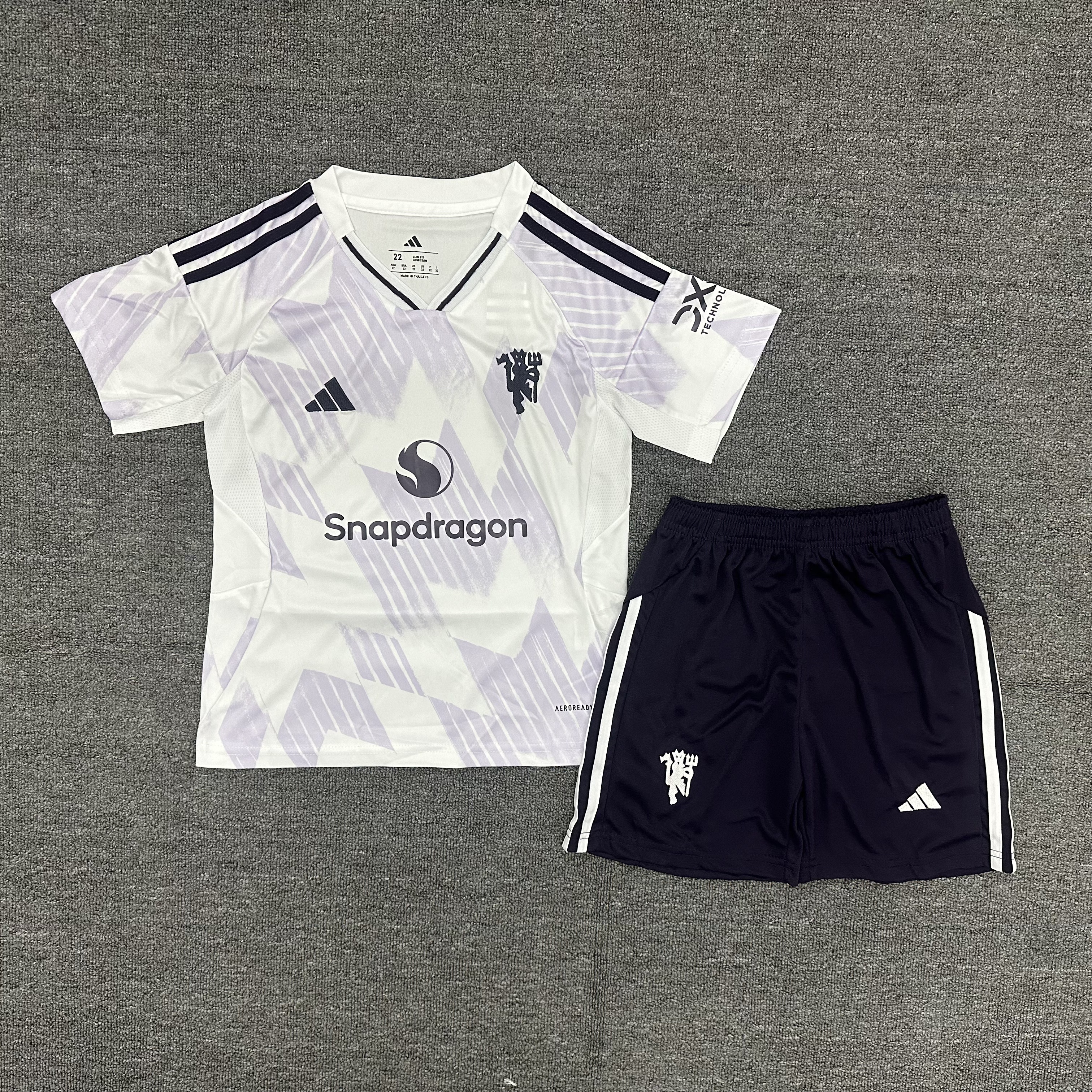 25-26 MNU Away Kids Suit  1:1 Thai Quality Football Kit