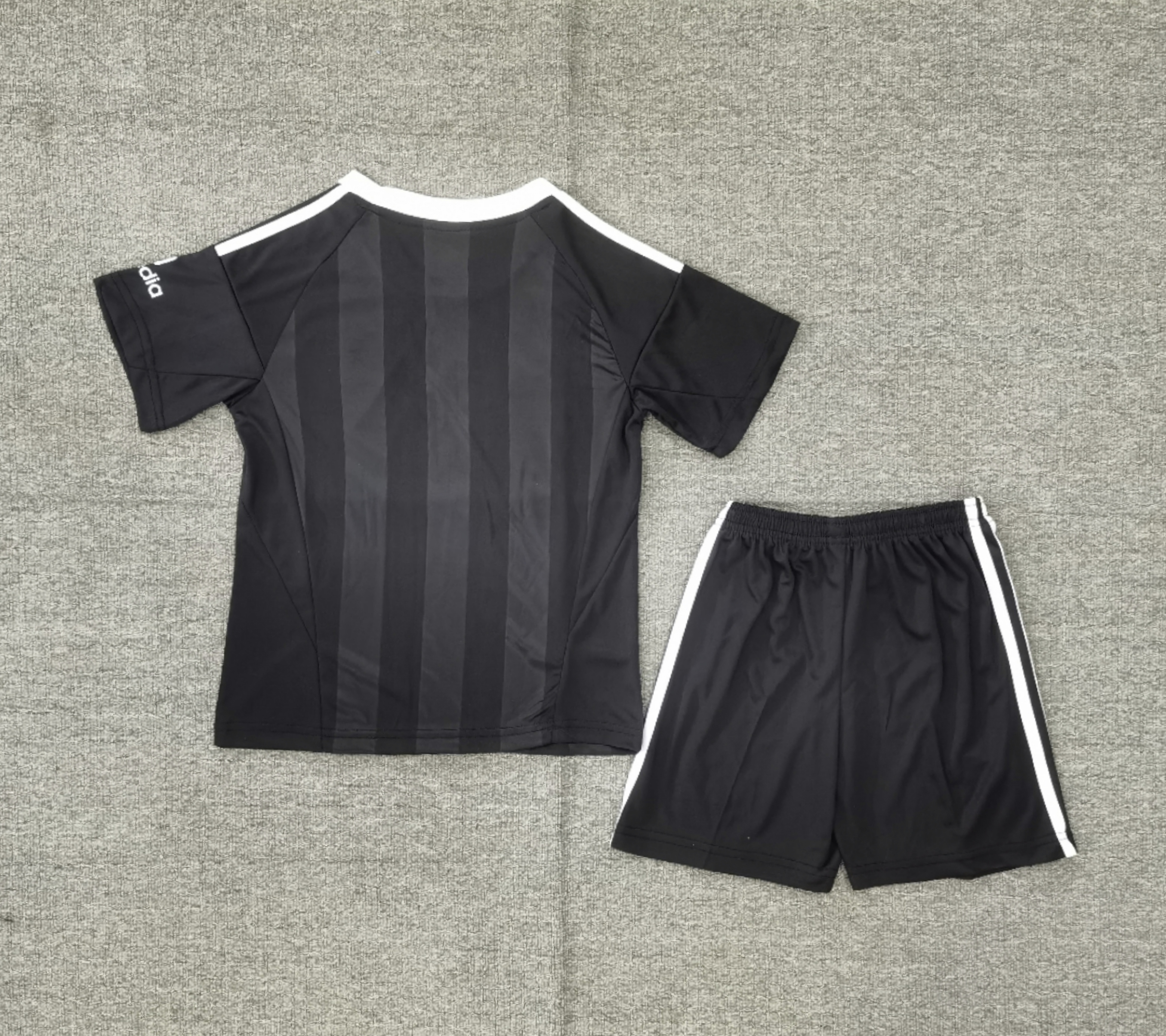 25-26 Liverpool black Goalkeeper Kids Suit 1:1 Thai Quality Football Kit