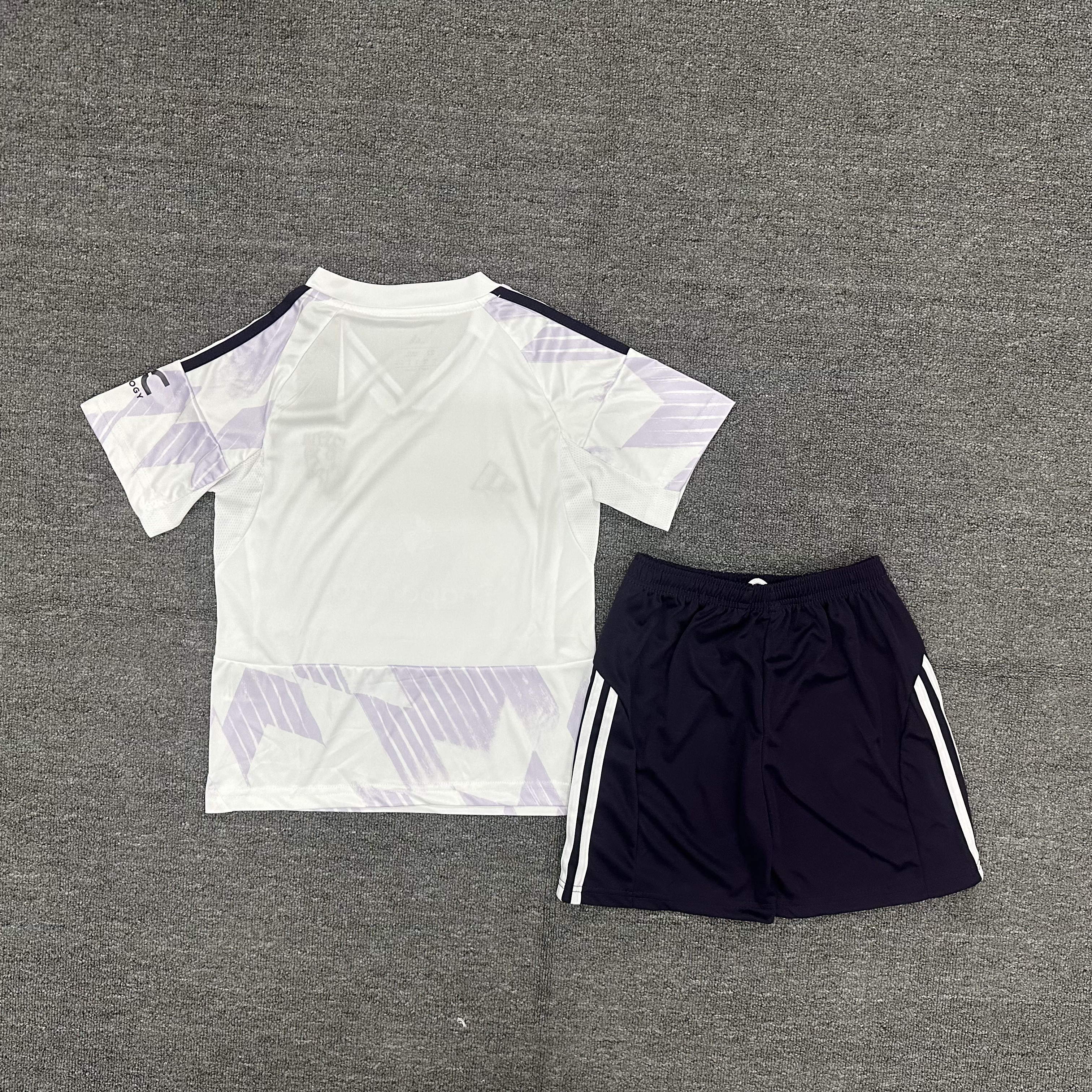 25-26 MNU Away Kids Suit  1:1 Thai Quality Football Kit