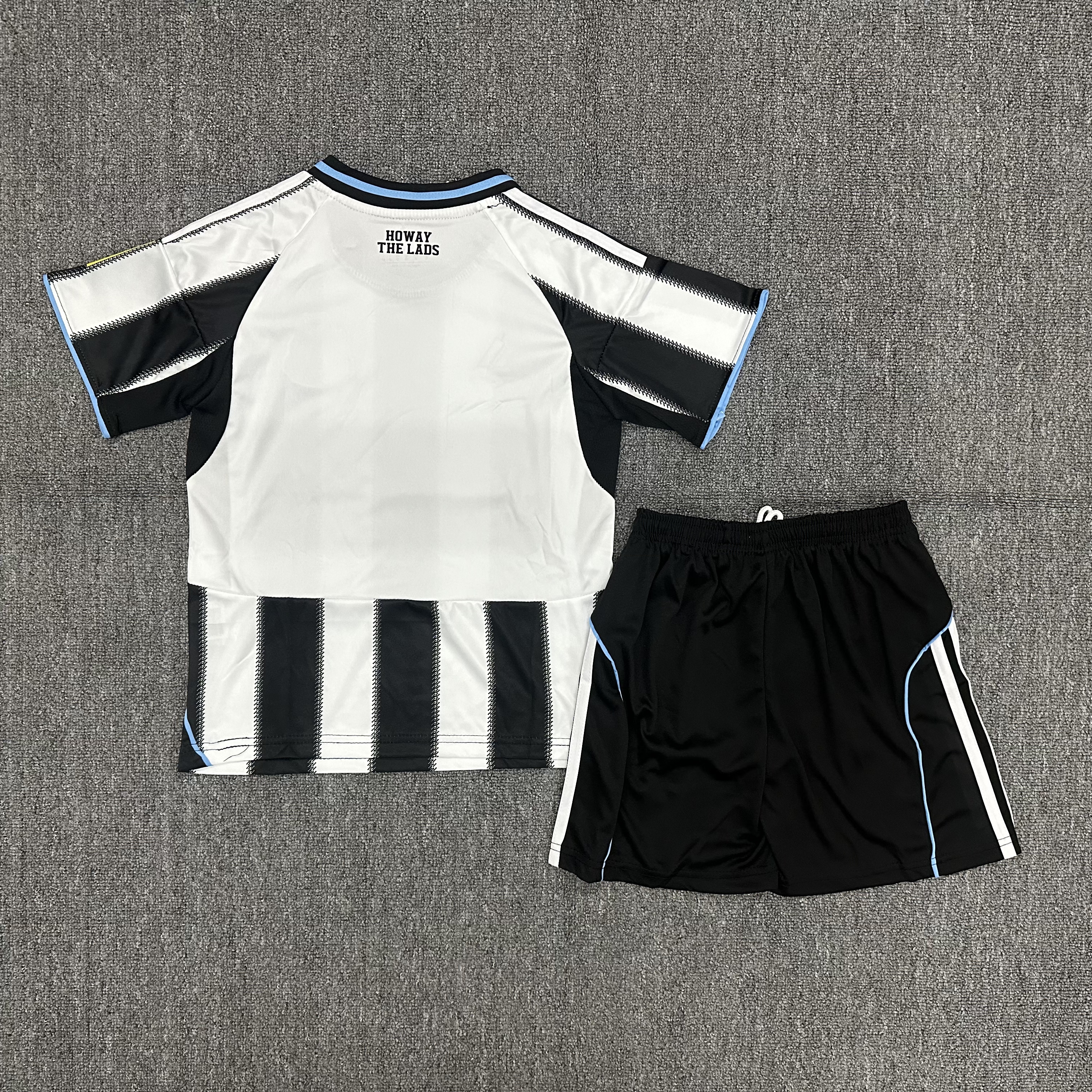 25-26 Newcastle United home Kids Suit  1:1 Thai Quality Football Kit